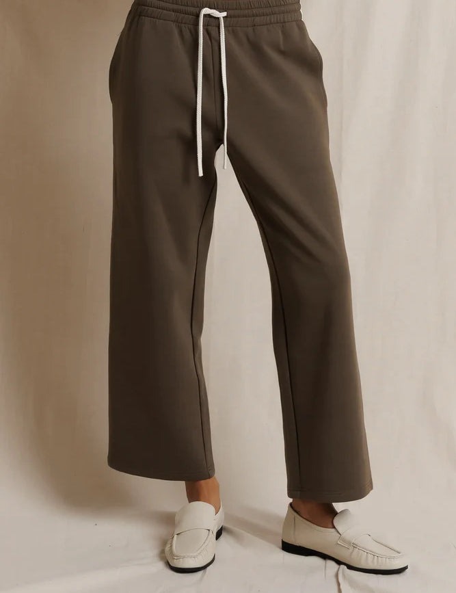 ClaudTravelTrackPant1.webp