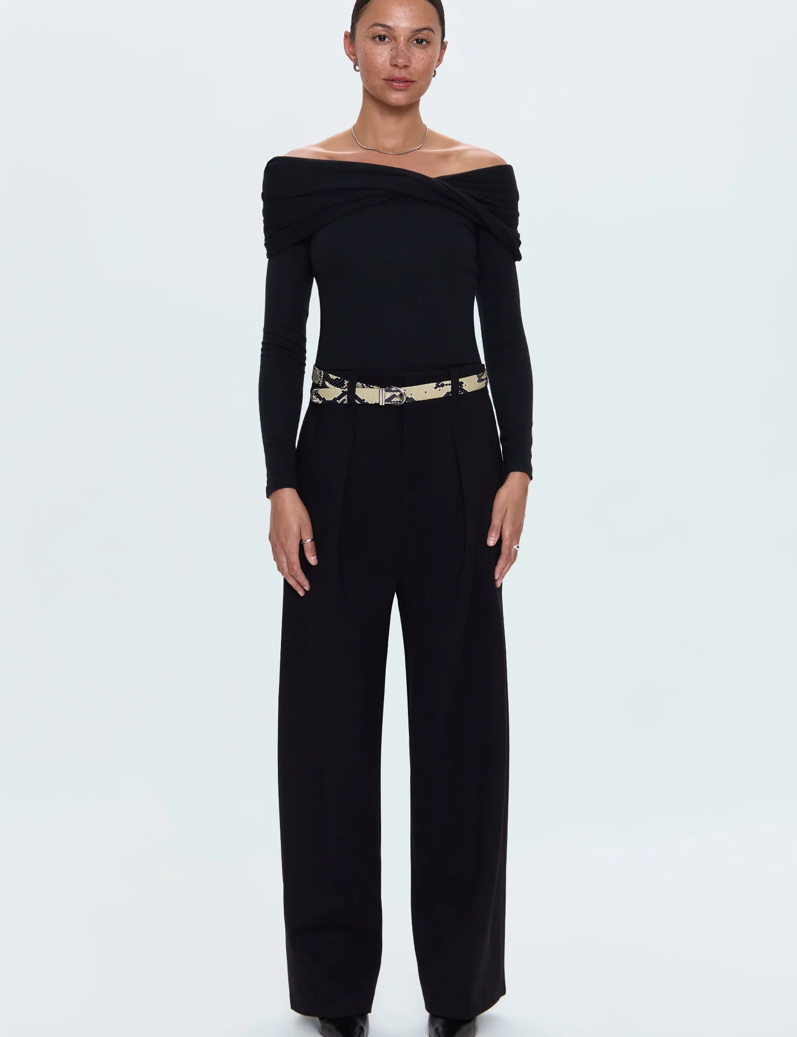 EdenPleatedPonteTrouser-NightOut1.webp
