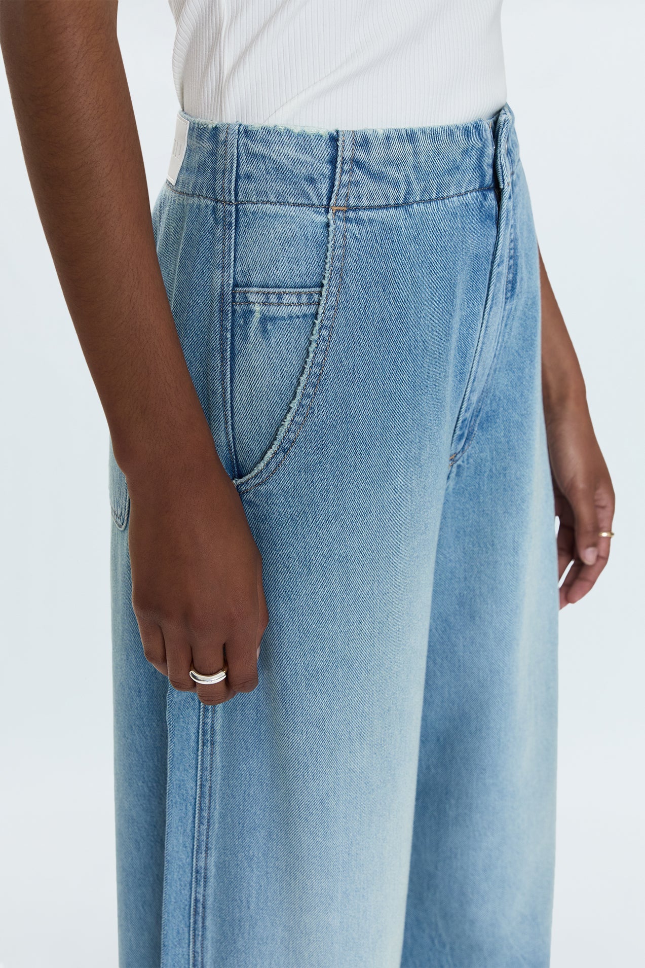 Lottie High Rise Relaxed Bowed Leg