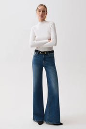 Vivian Mid Rise Leg